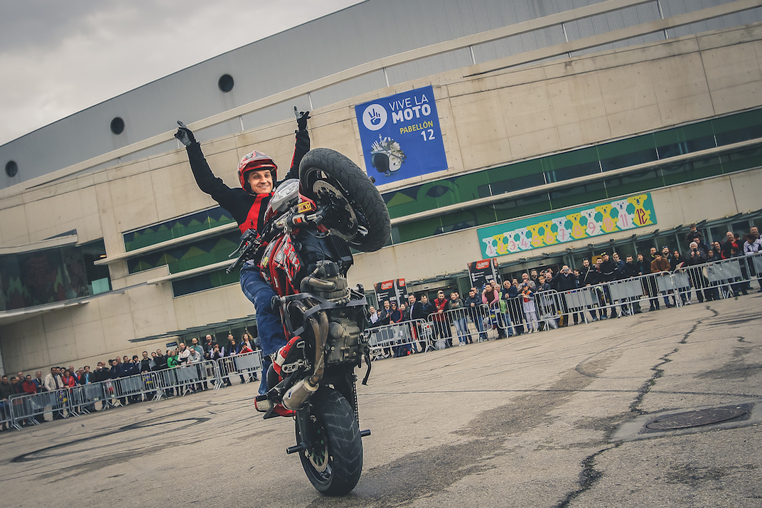 003_MADRID_VIVE_LA_MOTO_IFEMA_SALON_EMILIO_ZAMORA_DUCATI_STUNT_TEAM_MOTOR_SHOW_MOTORSHOW_EXHIBICION_ESPECATCULO_MOTO_QUAD_MINIBIKE_BURNOUT_QUEMAR RUEDA_CABALLITO_INVERTIDO_DEBEJOTA