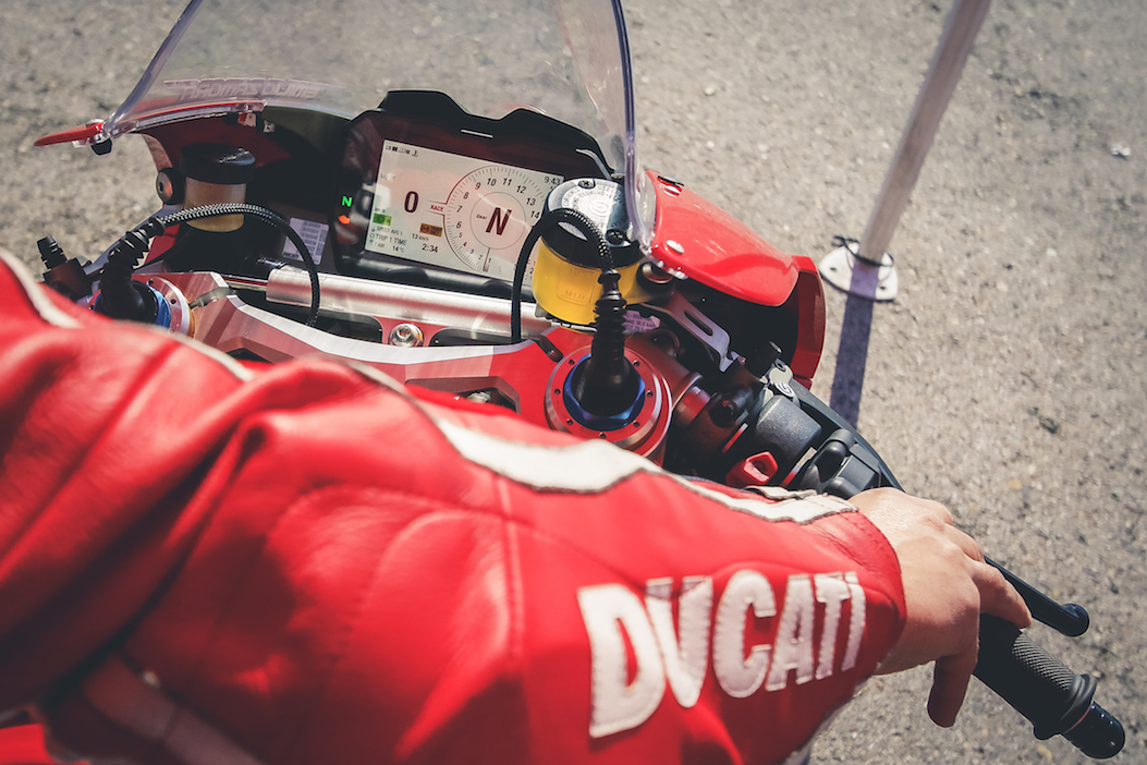 008_MADRID_VIVE_LA_MOTO_IFEMA_SALON_EMILIO_ZAMORA_DUCATI_STUNT_TEAM_MOTOR_SHOW_MOTORSHOW_EXHIBICION_ESPECATCULO_MOTO_QUAD_MINIBIKE_BURNOUT_QUEMAR RUEDA_CABALLITO_INVERTIDO_DEBEJOTA