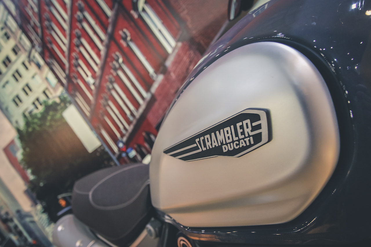 017_MADRID_VIVE_LA_MOTO_IFEMA_SALON_EMILIO_ZAMORA_DUCATI_STUNT_TEAM_MOTOR_SHOW_MOTORSHOW_EXHIBICION_ESPECATCULO_MOTO_QUAD_MINIBIKE_BURNOUT_QUEMAR RUEDA_CABALLITO_INVERTIDO_DEBEJOTA