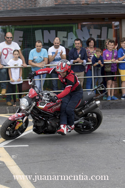 10_EMILIO_ZAMORA_DUCATI_STUNT_TEAM_MOTOR_SHOW_MOTO_QUAD_ANIVERSARIO_LA BIELA_43_GALIZANO_CANTABRIA_ESPECTACULO_CABALLITO_WHEELIE_STOPPIE_FREESTYLE_INVERTIDO_QUEMAR RUEDA_DRIFT_BURN OUT_2017