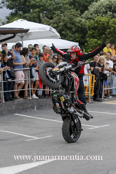 11_EMILIO_ZAMORA_DUCATI_STUNT_TEAM_MOTOR_SHOW_MOTO_QUAD_ANIVERSARIO_LA BIELA_43_GALIZANO_CANTABRIA_ESPECTACULO_CABALLITO_WHEELIE_STOPPIE_FREESTYLE_INVERTIDO_QUEMAR RUEDA_DRIFT_BURN OUT_2017