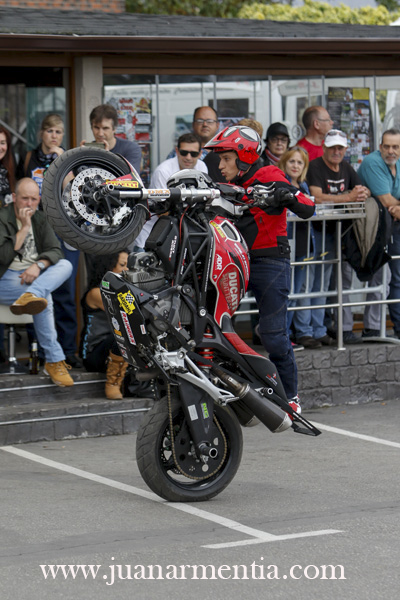 12_EMILIO_ZAMORA_DUCATI_STUNT_TEAM_MOTOR_SHOW_MOTO_QUAD_ANIVERSARIO_LA BIELA_43_GALIZANO_CANTABRIA_ESPECTACULO_CABALLITO_WHEELIE_STOPPIE_FREESTYLE_INVERTIDO_QUEMAR RUEDA_DRIFT_BURN OUT_2017