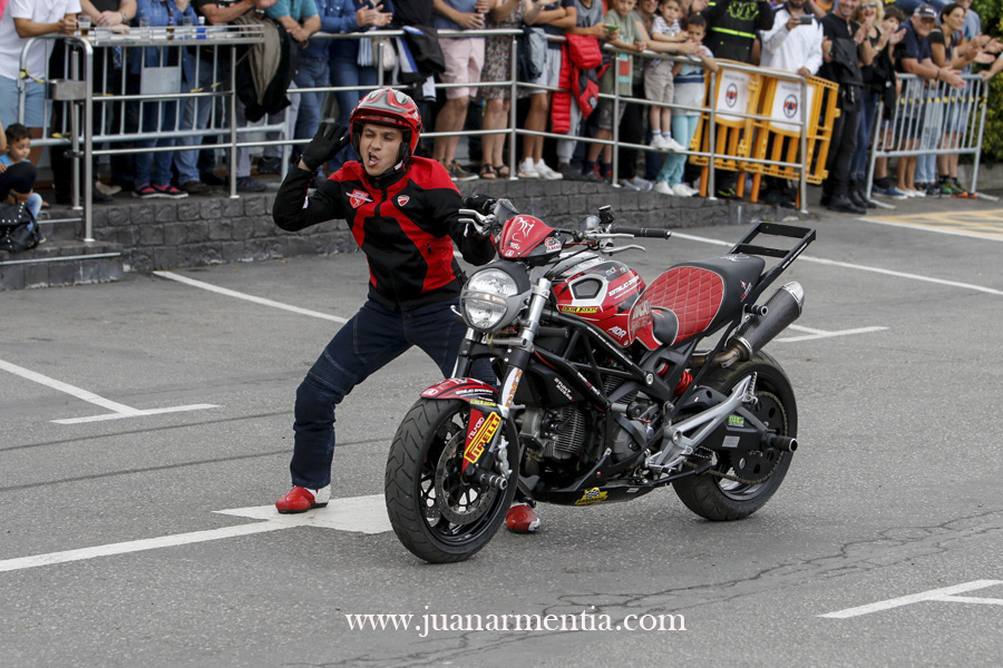 13_EMILIO_ZAMORA_DUCATI_STUNT_TEAM_MOTOR_SHOW_MOTO_QUAD_ANIVERSARIO_LA BIELA_43_GALIZANO_CANTABRIA_ESPECTACULO_CABALLITO_WHEELIE_STOPPIE_FREESTYLE_INVERTIDO_QUEMAR RUEDA_DRIFT_BURN OUT_2017