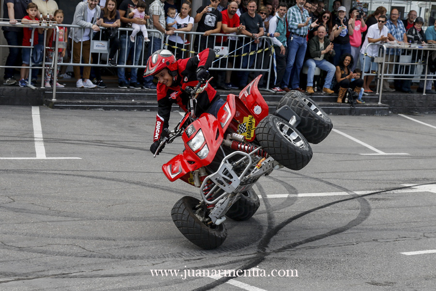 24_EMILIO_ZAMORA_DUCATI_STUNT_TEAM_MOTOR_SHOW_MOTO_QUAD_ANIVERSARIO_LA BIELA_43_GALIZANO_CANTABRIA_ESPECTACULO_CABALLITO_WHEELIE_STOPPIE_FREESTYLE_INVERTIDO_QUEMAR RUEDA_DRIFT_BURN OUT_2017