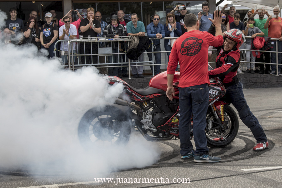 26_EMILIO_ZAMORA_DUCATI_STUNT_TEAM_MOTOR_SHOW_MOTO_QUAD_ANIVERSARIO_LA BIELA_43_GALIZANO_CANTABRIA_ESPECTACULO_CABALLITO_WHEELIE_STOPPIE_FREESTYLE_INVERTIDO_QUEMAR RUEDA_DRIFT_BURN OUT_2017
