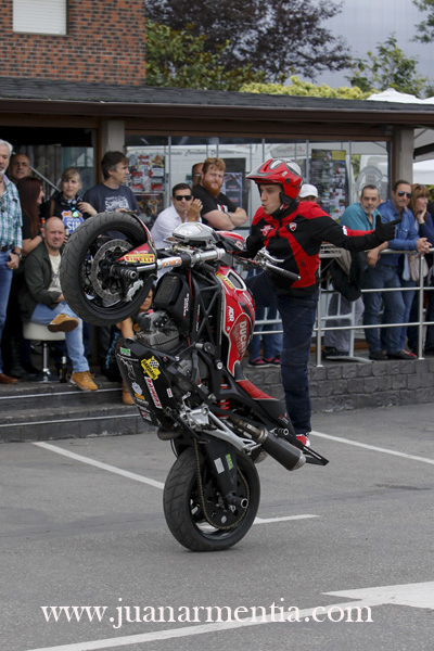 5_EMILIO_ZAMORA_DUCATI_STUNT_TEAM_MOTOR_SHOW_MOTO_QUAD_ANIVERSARIO_LA BIELA_43_GALIZANO_CANTABRIA_ESPECTACULO_CABALLITO_WHEELIE_STOPPIE_FREESTYLE_INVERTIDO_QUEMAR RUEDA_DRIFT_BURN OUT_2017