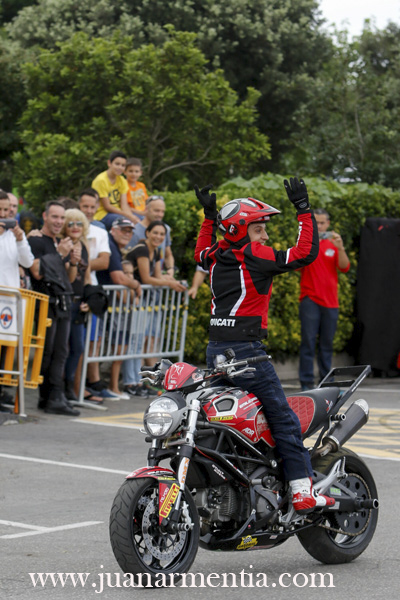 8_EMILIO_ZAMORA_DUCATI_STUNT_TEAM_MOTOR_SHOW_MOTO_QUAD_ANIVERSARIO_LA BIELA_43_GALIZANO_CANTABRIA_ESPECTACULO_CABALLITO_WHEELIE_STOPPIE_FREESTYLE_INVERTIDO_QUEMAR RUEDA_DRIFT_BURN OUT_2017