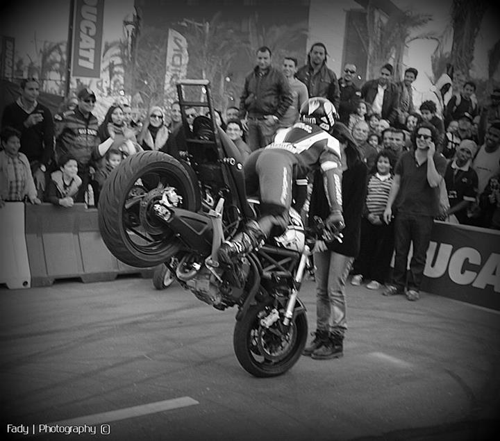 BIKER ZONE EZPO EL CAIRO_EGYPT_EGIPTO_EMILIO_ZAMORA_DUCATI_STUNT_TEAM_BURN_FREESTYLE_MOTO_STOPPIE_INVERTIDO_KISS_BESO_AMOR