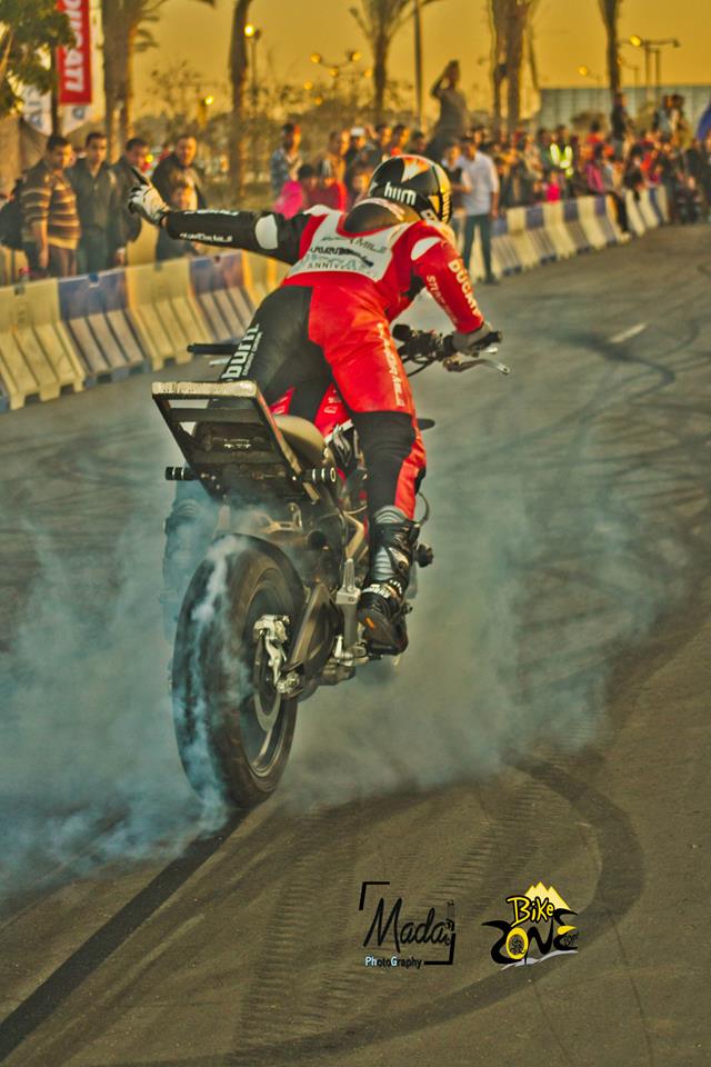 BIKER ZONE EZPO EL CAIRO_EGYPT_EGIPTO_EMILIO_ZAMORA_DUCATI_STUNT_TEAM_BURN_OUT_OUTLETMOTOS