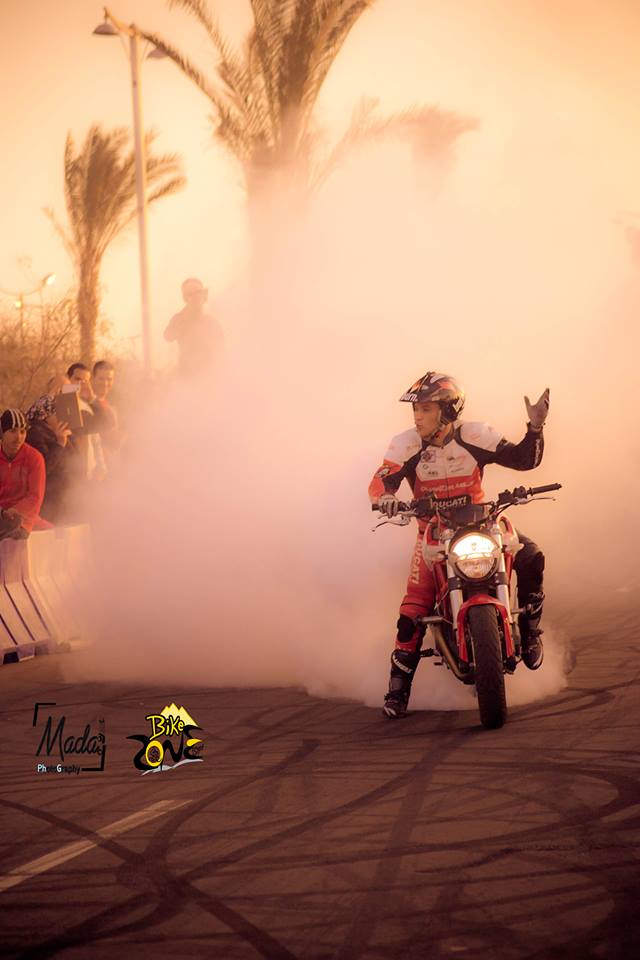 BIKER ZONE EZPO EL CAIRO_EGYPT_EGIPTO_EMILIO_ZAMORA_DUCATI_STUNT_TEAM_BURN_OUT_SMOKE_TIRE_MONSTER 696