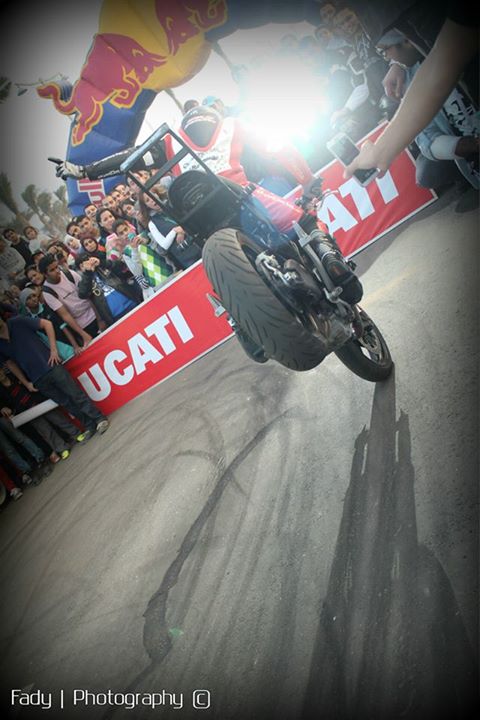 BIKER ZONE EZPO EL CAIRO_EGYPT_EGIPTO_EMILIO_ZAMORA_DUCATI_STUNT_TEAM_BURN_OUT_STOPPIE