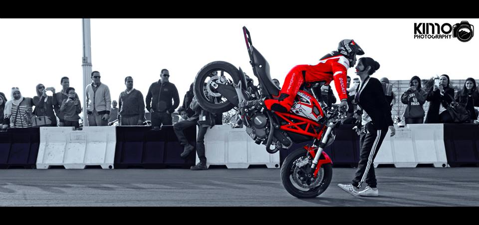 BIKER ZONE EZPO EL CAIRO_EGYPT_EGIPTO_EMILIO_ZAMORA_DUCATI_STUNT_TEAM_STOPPIE_KISS_GIRL_RED_POWER_NG_BRAKEDISC