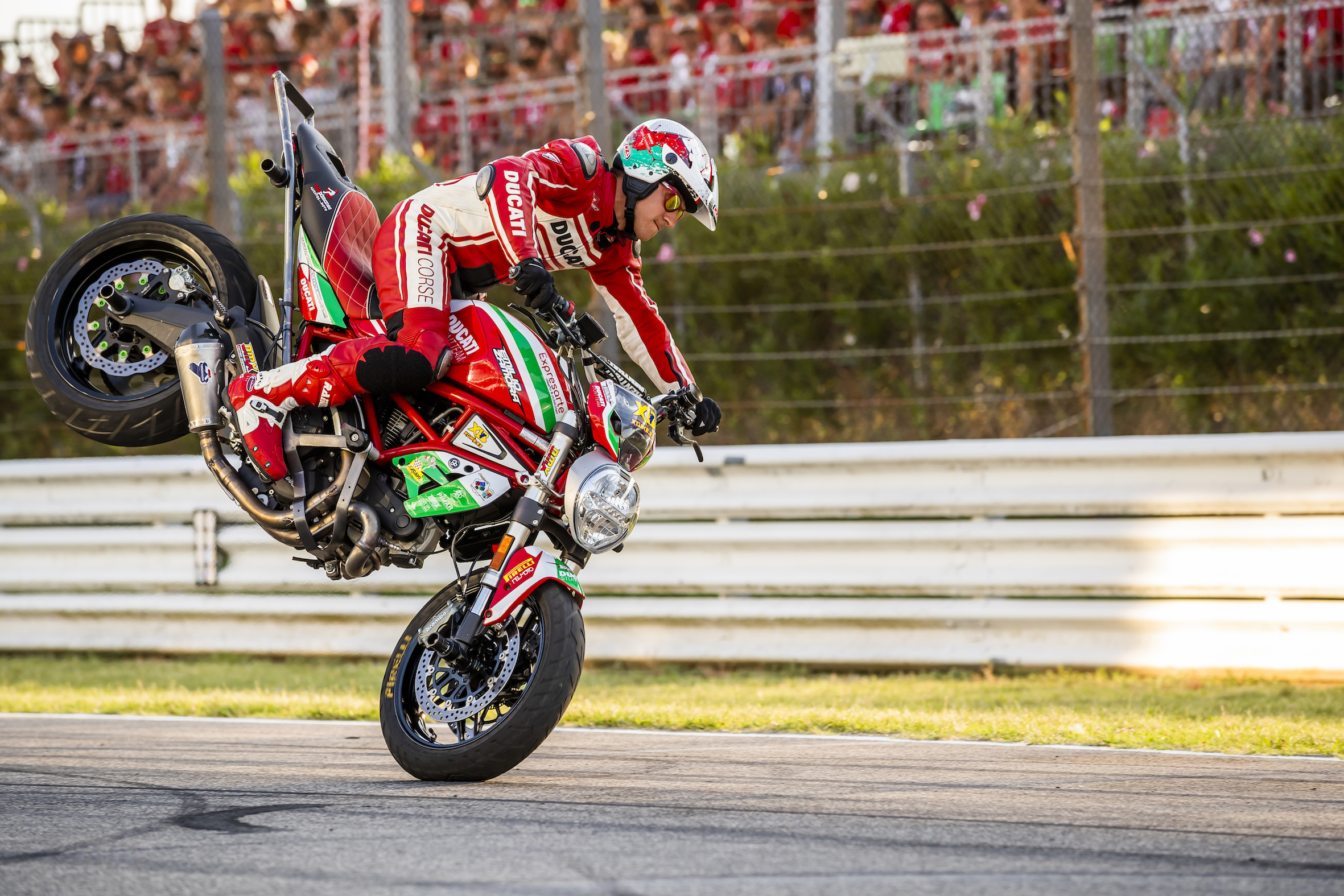 001_WORLD DUCATI WEEK_JUAN SANZ PHOTOGRAPHY_EMILIO_ZAMORA_STUNT_TEAM_MOTOR_SHOW_RIDER_MISANO_ITALIA_WDW 2018
