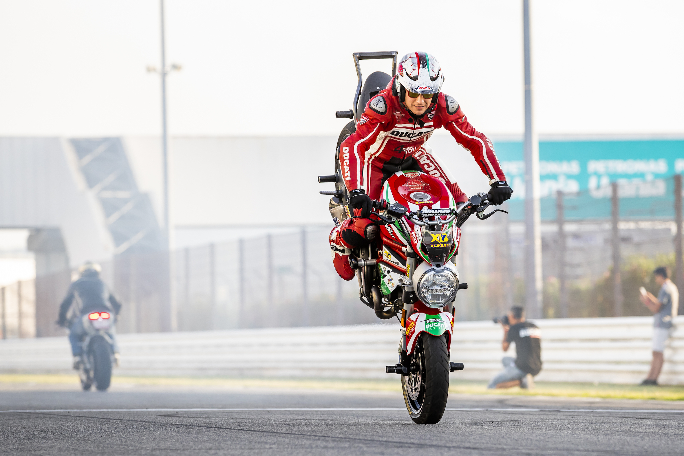 004_WORLD DUCATI WEEK_JUAN SANZ PHOTOGRAPHY_EMILIO_ZAMORA_STUNT_TEAM_MOTOR_SHOW_RIDER_MISANO_ITALIA_WDW 2018