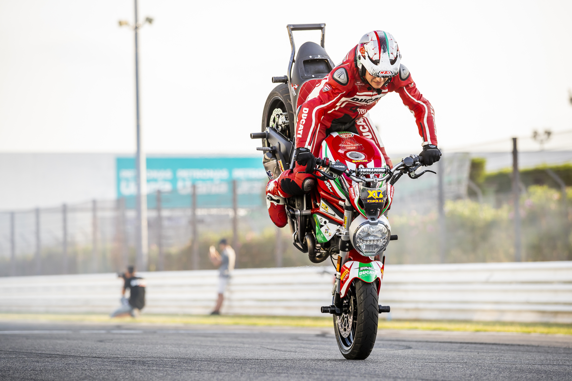 005_WORLD DUCATI WEEK_JUAN SANZ PHOTOGRAPHY_EMILIO_ZAMORA_STUNT_TEAM_MOTOR_SHOW_RIDER_MISANO_ITALIA_WDW 2018