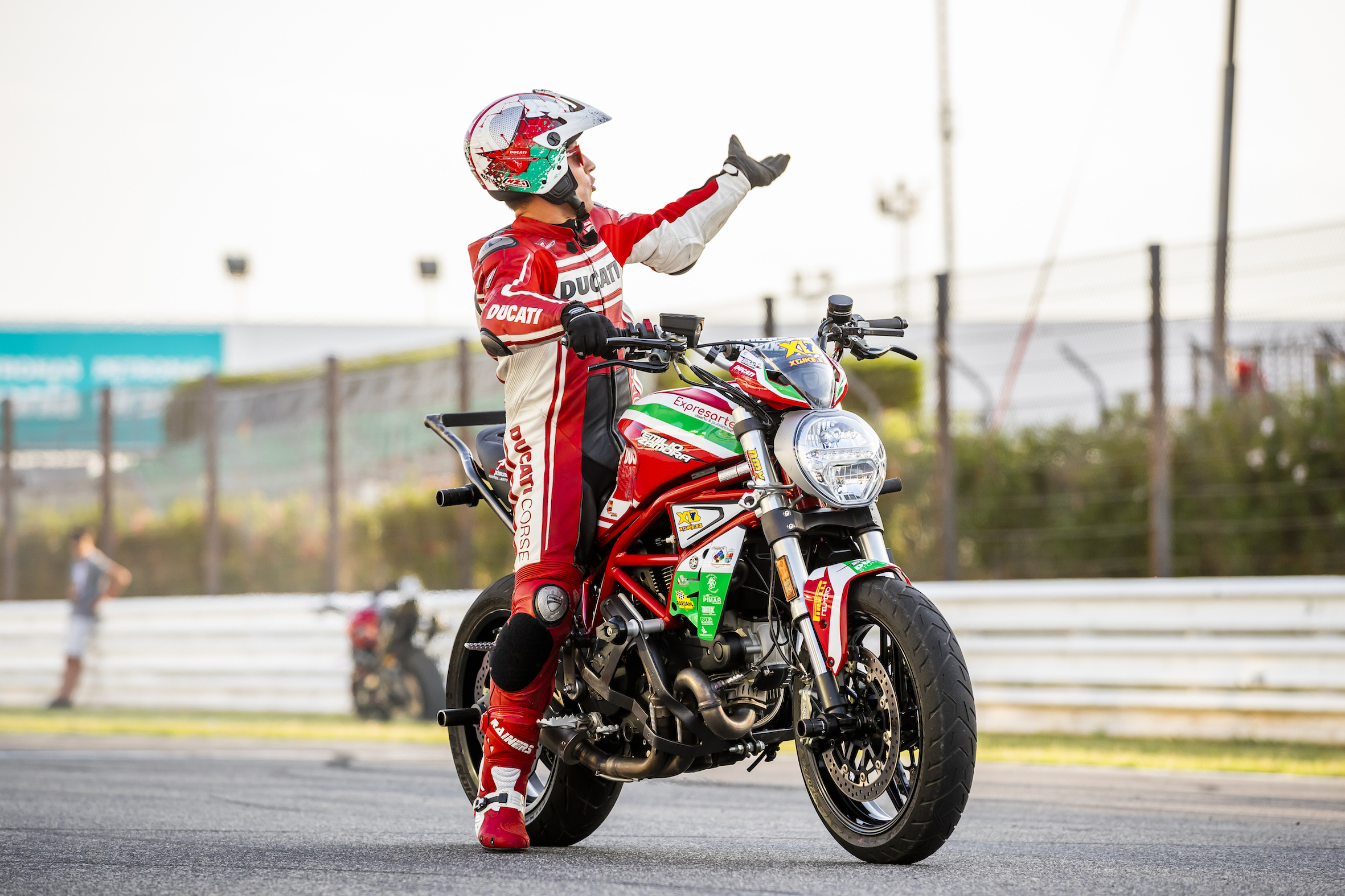 006_WORLD DUCATI WEEK_JUAN SANZ PHOTOGRAPHY_EMILIO_ZAMORA_STUNT_TEAM_MOTOR_SHOW_RIDER_MISANO_ITALIA_WDW 2018
