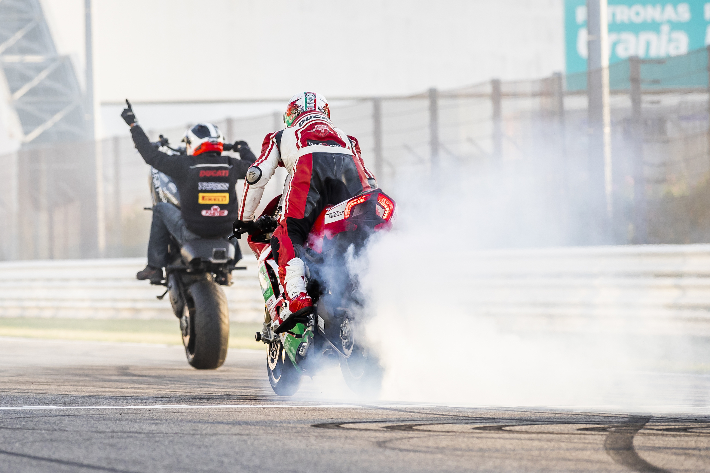 009_WORLD DUCATI WEEK_JUAN SANZ PHOTOGRAPHY_EMILIO_ZAMORA_STUNT_TEAM_MOTOR_SHOW_RIDER_MISANO_ITALIA_WDW 2018