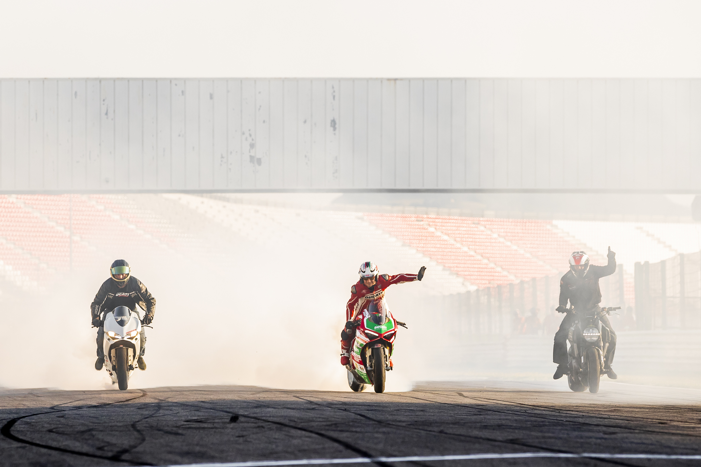 010_WORLD DUCATI WEEK_JUAN SANZ PHOTOGRAPHY_EMILIO_ZAMORA_STUNT_TEAM_MOTOR_SHOW_RIDER_MISANO_ITALIA_WDW 2018