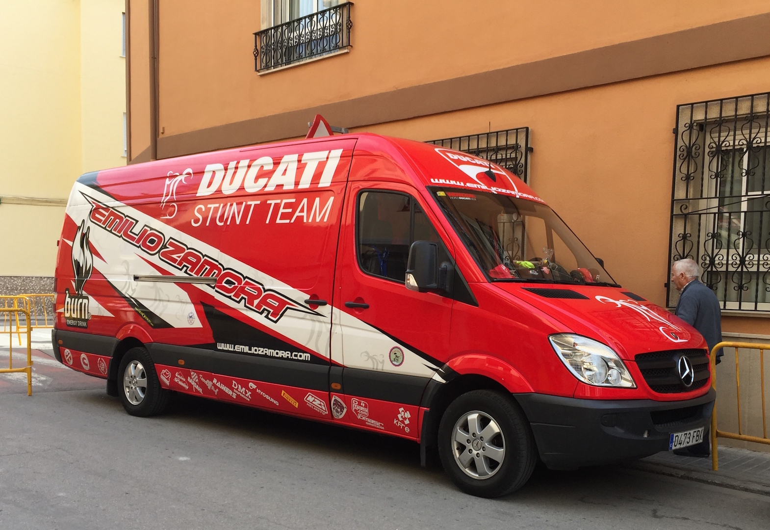 4_MATINAL MOTERA MEL DE ROMER_MOGENTE_MOIXENT_VALENCIA_EMILIO_ZAMORA_DUCATI_STUNT_TEAM_RIDER_MOTOR_SHOW_ESPECTACULO_FURGO_SPRINTER_MERCEDES_ROJA