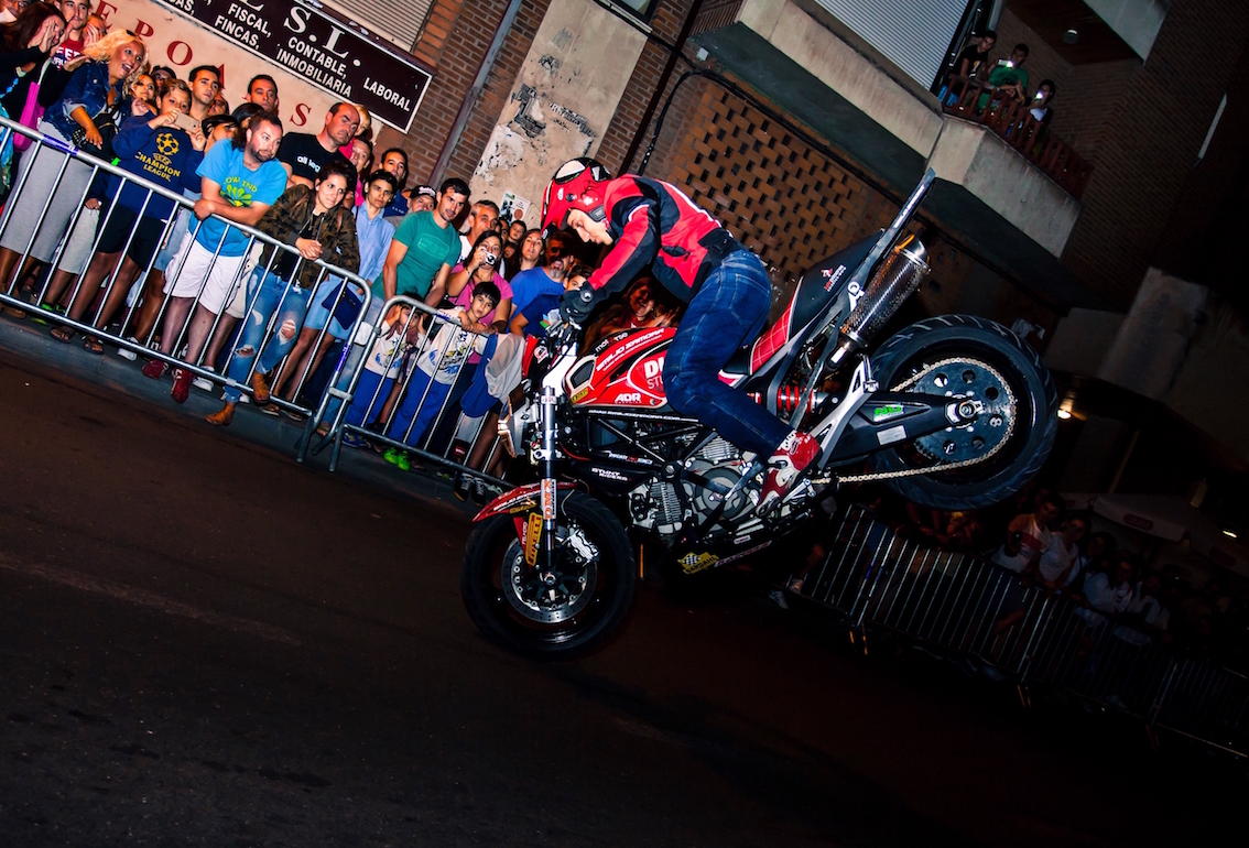 01_EMILIO_ZAMORA_DUCATI_STUNT_TEAM_MOTOR_SHOW_ESPECTACULO_EXHIBICION_MOTO_QUAD_COCHE_DRIFT_LA BAÑEZA_BY_TRAZANDO_FINO