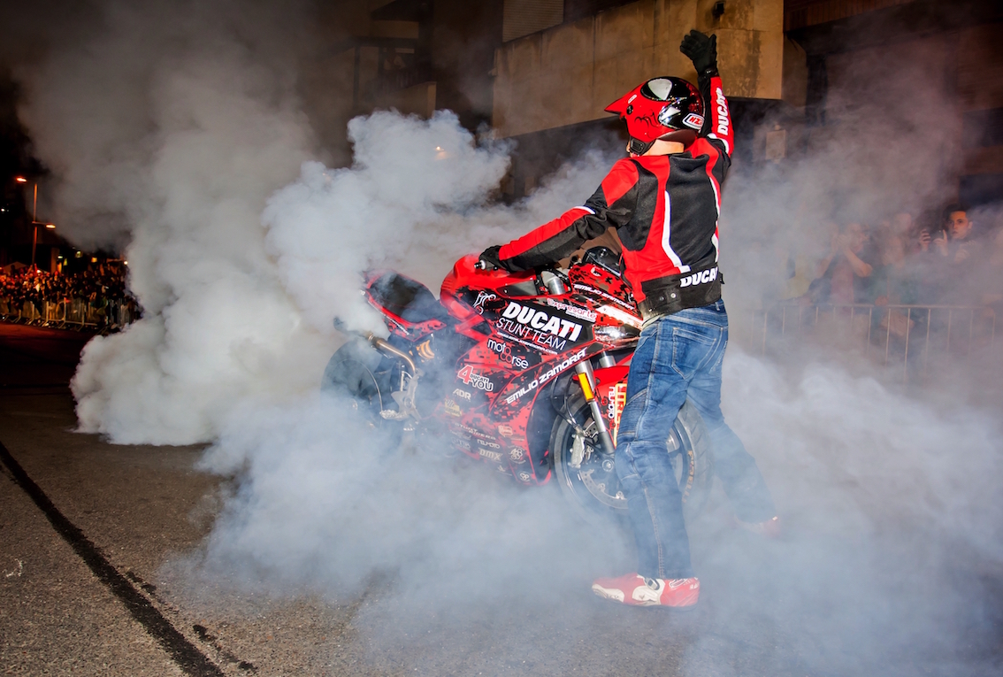 04_EMILIO_ZAMORA_DUCATI_STUNT_TEAM_MOTOR_SHOW_ESPECTACULO_EXHIBICION_MOTO_QUAD_COCHE_DRIFT_LA BAÑEZA_BY_TRAZANDO_FINO