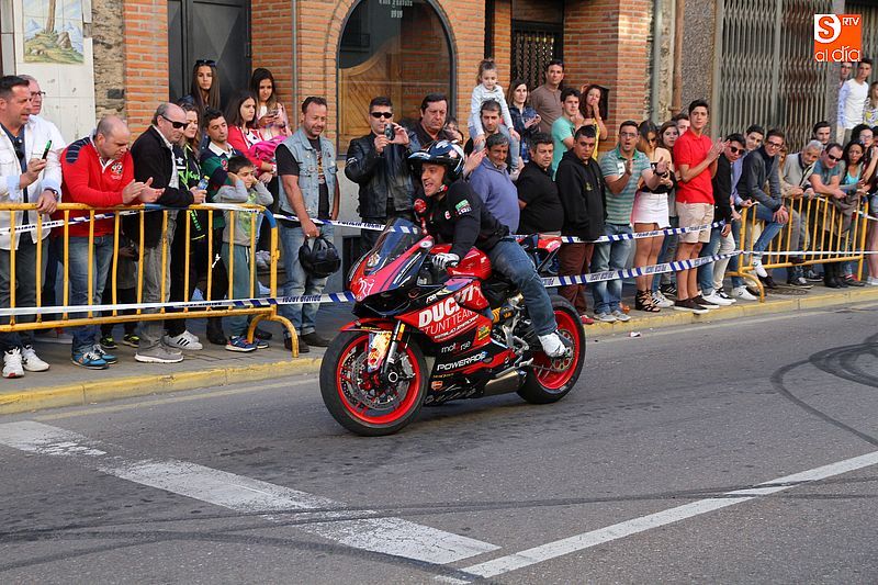concentracion-motera-guijuelo_salamanca_emilio_zamora_ducati_stunt_team_motor_show_espectacular_exhibicion_moto-10