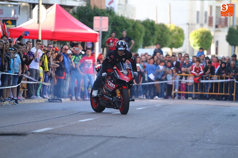 concentracion-motera-guijuelo_salamanca_emilio_zamora_ducati_stunt_team_motor_show_espectacular_exhibicion_moto-11