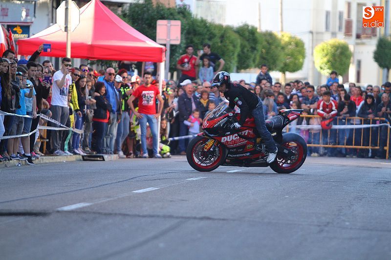 concentracion-motera-guijuelo_salamanca_emilio_zamora_ducati_stunt_team_motor_show_espectacular_exhibicion_moto-12