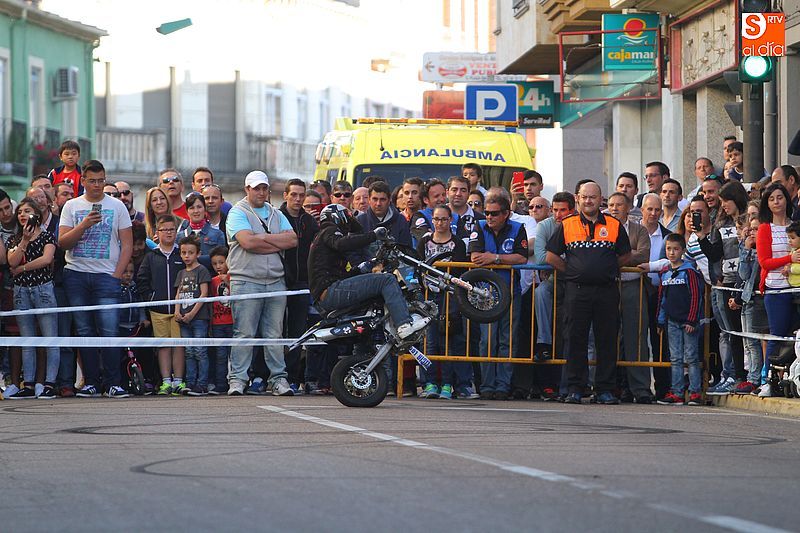 concentracion-motera-guijuelo_salamanca_emilio_zamora_ducati_stunt_team_motor_show_espectacular_exhibicion_moto-16