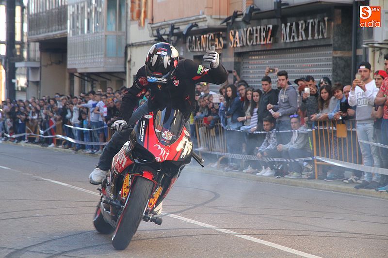 concentracion-motera-guijuelo_salamanca_emilio_zamora_ducati_stunt_team_motor_show_espectacular_exhibicion_moto-4