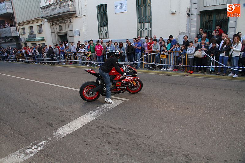 concentracion-motera-guijuelo_salamanca_emilio_zamora_ducati_stunt_team_motor_show_espectacular_exhibicion_moto-6