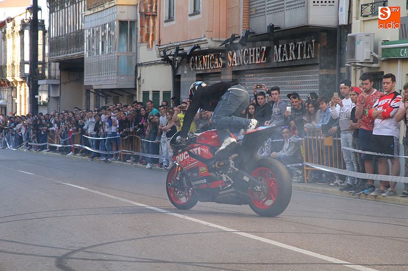 concentracion-motera-guijuelo_salamanca_emilio_zamora_ducati_stunt_team_motor_show_espectacular_exhibicion_moto-7