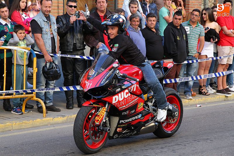 concentracion-motera-guijuelo_salamanca_emilio_zamora_ducati_stunt_team_motor_show_espectacular_exhibicion_moto-9
