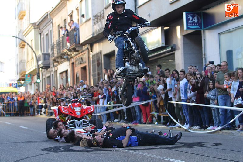 concentracion-motera-guijuelo_salamanca_emilio_zamora_ducati_stunt_team_motor_show_espectacular_exhibicion_moto_amazing_great_2