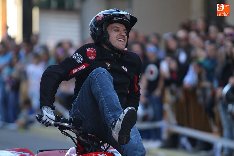 concentracion-motera-guijuelo_salamanca_emilio_zamora_ducati_stunt_team_motor_show_espectacular_exhibicion_moto_amazing_great_bardahl_nzi_rainers_dandolo-todo_quad_gas_fulltrhottle_1