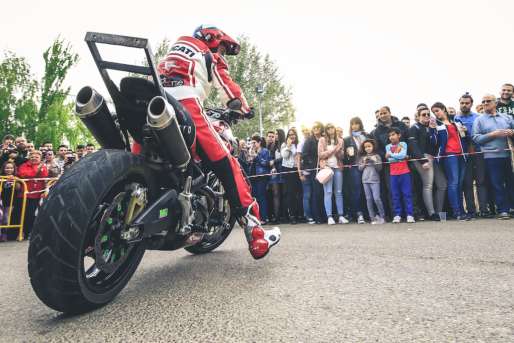10_CASASIMARRO_EN_MOTO_CONCENTRACION_MOTORISTA_EMILIO_ZAMORA_DUCATI_STUNT_TEAM_MOTOR_SHOW_ESPECTACULO_2017PIRELLI_NG BRAKE DISCS_RAINERS_TERMIGNONI_TECNOOFFROAD_LOLO PAMANES