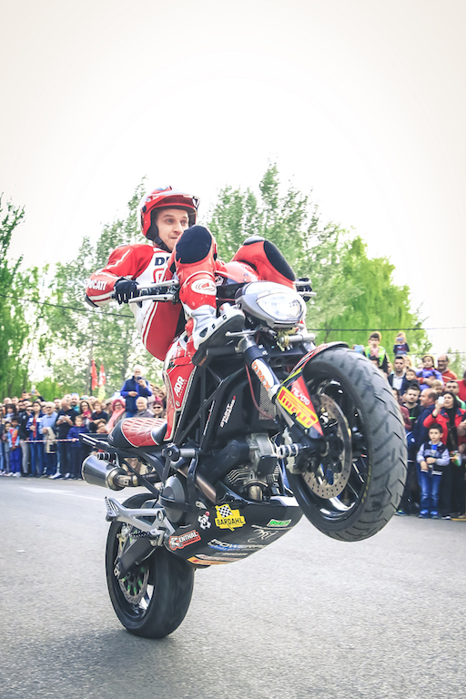 1_CASASIMARRO_EN_MOTO_CONCENTRACION_MOTORISTA_EMILIO_ZAMORA_DUCATI_STUNT_TEAM_MOTOR_SHOW_ESPECTACULO_WHEELIE_MONSTER_PIRELLI_RAINERS_BARDAHL_FREESTYLE_STREETBIKE_2017