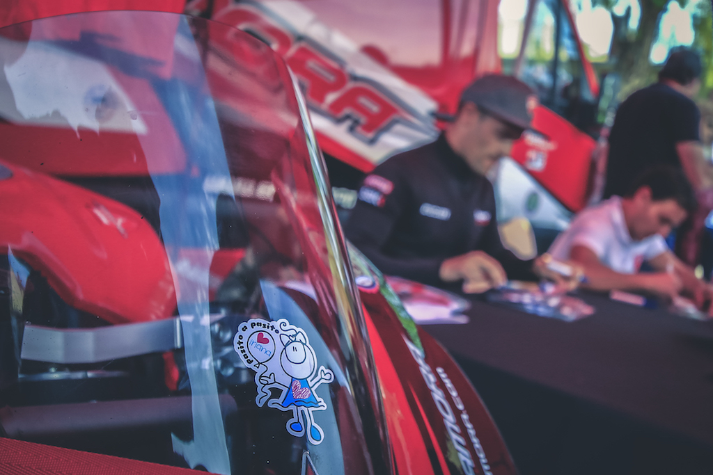 27_PANIGALE_PASITO A PASITO_NAIRA_CASASIMARRO_EN_MOTO_CONCENTRACION_MOTORISTA_EMILIO_ZAMORA_DUCATI_STUNT_TEAM_MOTOR_SHOW_ESPECTACULO_2017_DEBEJOTA_FOTOGRAFIA