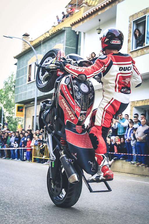 3_CASASIMARRO_EN_MOTO_CONCENTRACION_MOTORISTA_EMILIO_ZAMORA_DUCATI_STUNT_TEAM_MOTOR_SHOW_ESPECTACULO_2017_WHEELIE_LOLO PAMANES_MOTOCORSE_NZI_RAINERS BOOTS