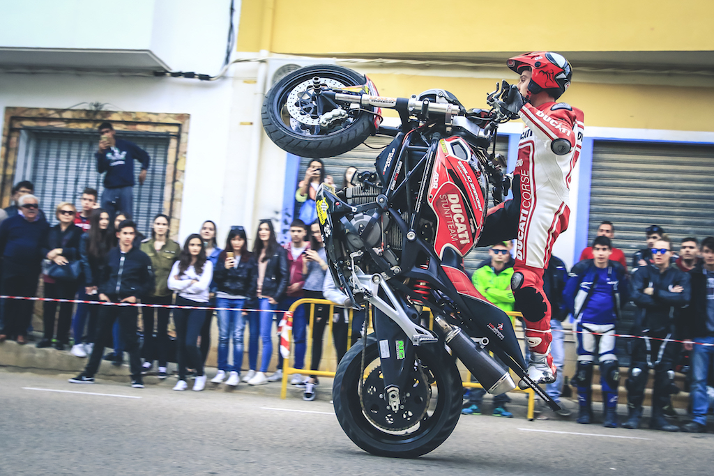5_CASASIMARRO_EN_MOTO_CONCENTRACION_MOTORISTA_EMILIO_ZAMORA_DUCATI_STUNT_TEAM_MOTOR_SHOW_ESPECTACULO_2017_WHEELIE_LATERAL_CABALLITO_NG_LOLO PAMANES_ADR_GRAPHICS_BARDAHL