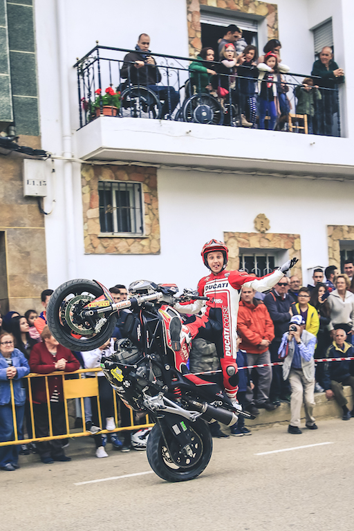 9_CASASIMARRO_EN_MOTO_CONCENTRACION_MOTORISTA_EMILIO_ZAMORA_DUCATI_STUNT_TEAM_MOTOR_SHOW_ESPECTACULO_2017_WHEELIE_CACHONDO_BARDAHL_RAINERS_SPORTS_PIRELLI_ADR_LOLO PAMANES_CUSTOM PAINTING