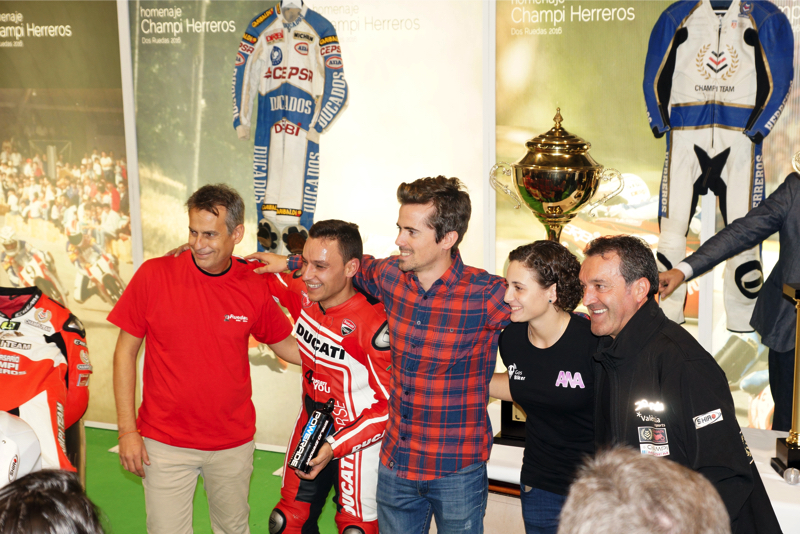 2ruedas_feria-valencia_emilio_zamora_ducati_stunt_team_2016_feria_moto_show_13