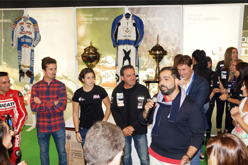2ruedas_feria-valencia_emilio_zamora_ducati_stunt_team_2016_feria_moto_show_15