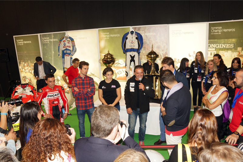 2ruedas_feria-valencia_emilio_zamora_ducati_stunt_team_2016_feria_moto_show_19