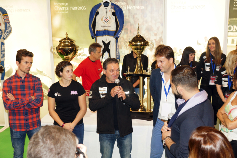 2ruedas_feria-valencia_emilio_zamora_ducati_stunt_team_2016_feria_moto_show_20