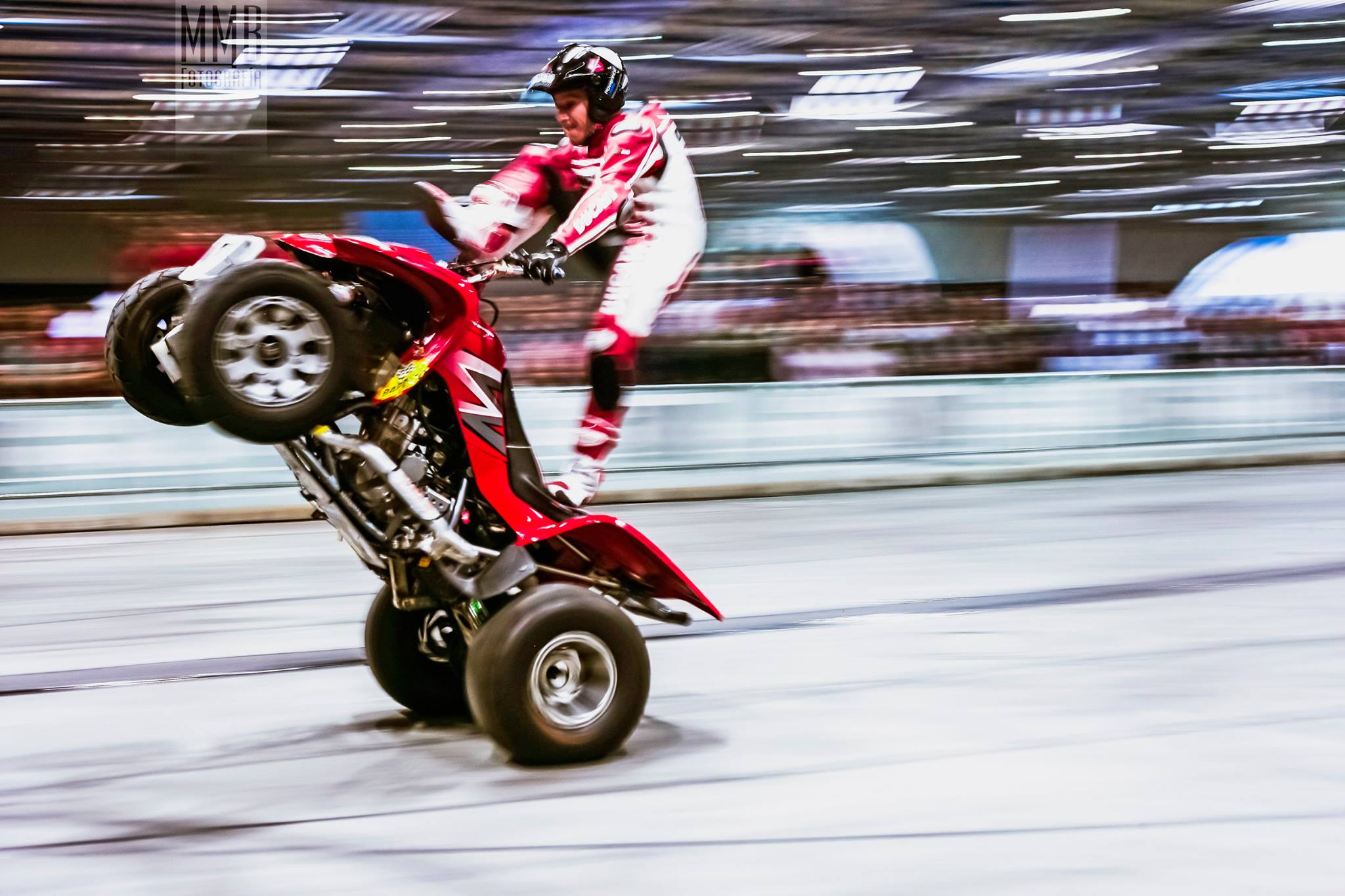 2ruedas_feria-valencia_emilio_zamora_ducati_stunt_team_2016_feria_moto_show_39
