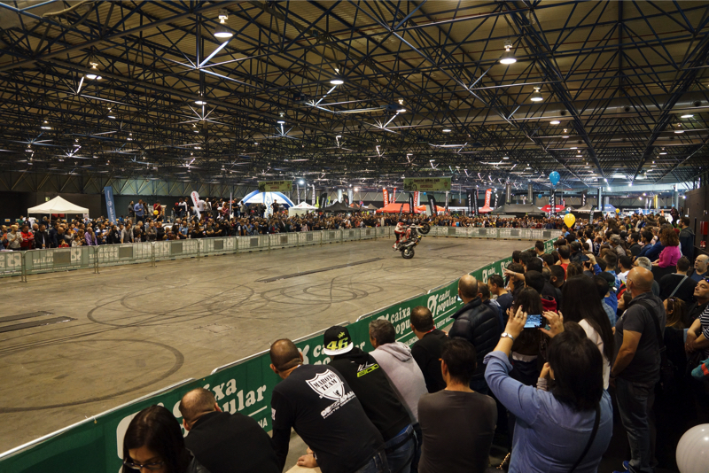2ruedas_feria-valencia_emilio_zamora_ducati_stunt_team_2016_feria_moto_show_4