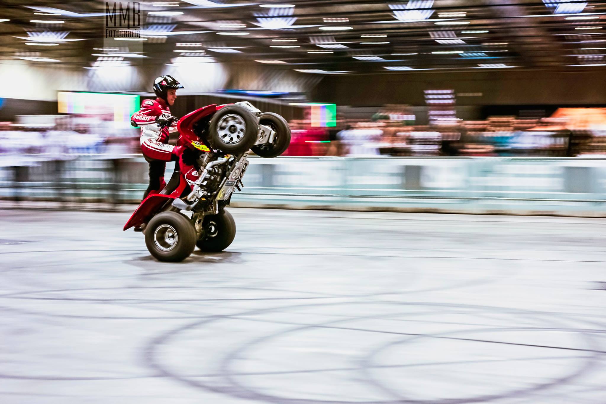 2ruedas_feria-valencia_emilio_zamora_ducati_stunt_team_2016_feria_moto_show_40