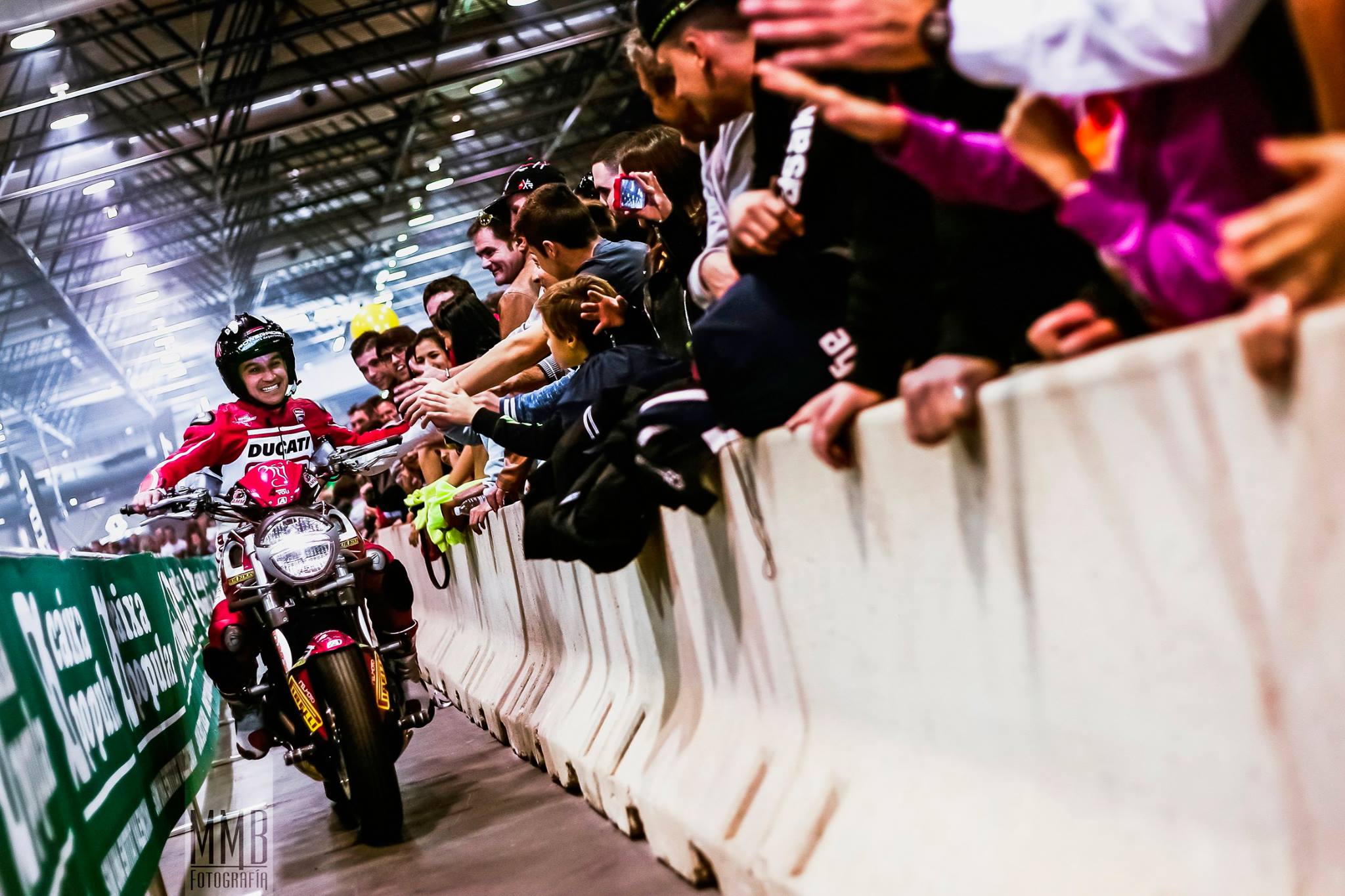 2ruedas_feria-valencia_emilio_zamora_ducati_stunt_team_2016_feria_moto_show_43