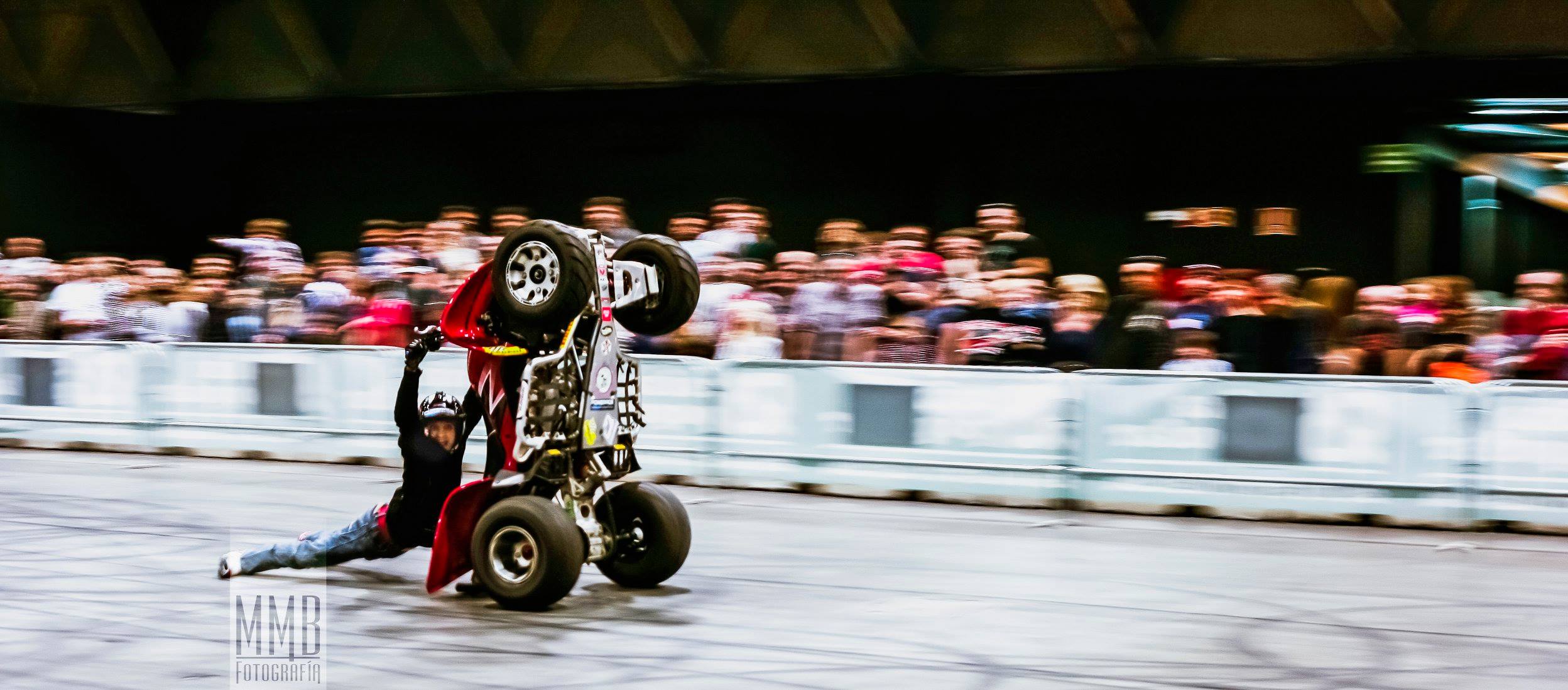 2ruedas_feria-valencia_emilio_zamora_ducati_stunt_team_2016_feria_moto_show_44